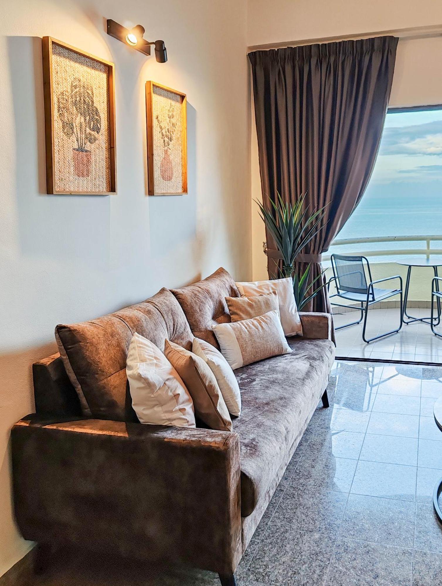 'Newly Refurbished' 'Sunny Seaview' At Regency With 2 Carpark By Shine Stay 포트딕슨 외부 사진